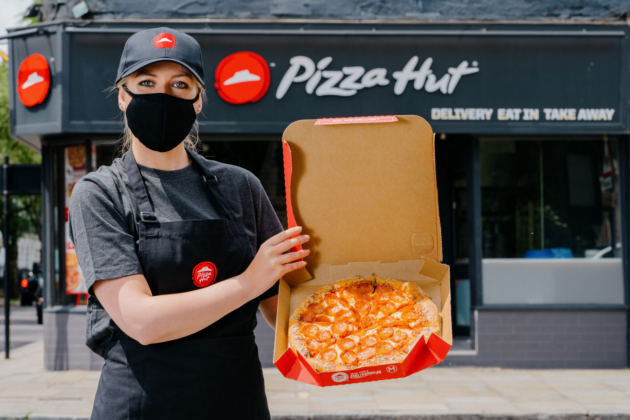 Pizza Hut Delivery Is Offering Free Pizza To Rivals Across The Nation   994E12D1 41C3 4EF7 B4C7 252D071FB201 2048x1365 