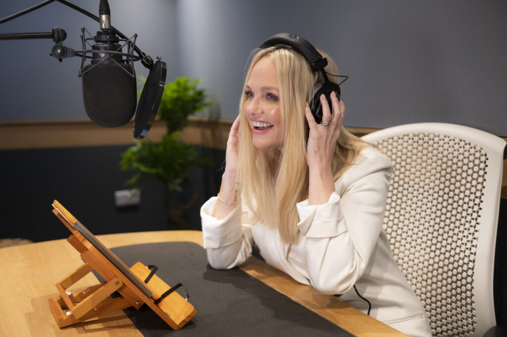 Emma Bunton and Amazon Deliver Free Children's Book for the Holiday